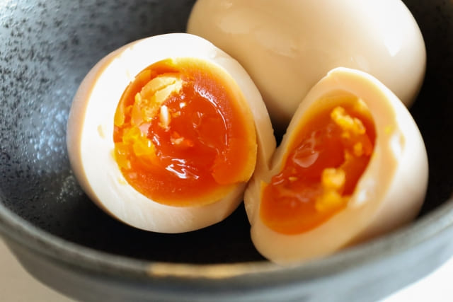 ゆで卵をレンジで温めなおす方法7つ！爆発しない一番安全な方法とは？