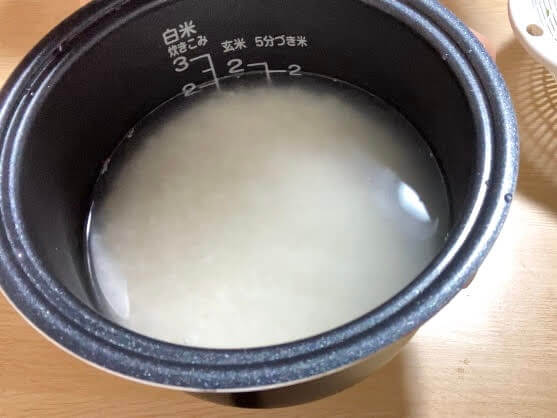 菜飯レシピ③米を洗う