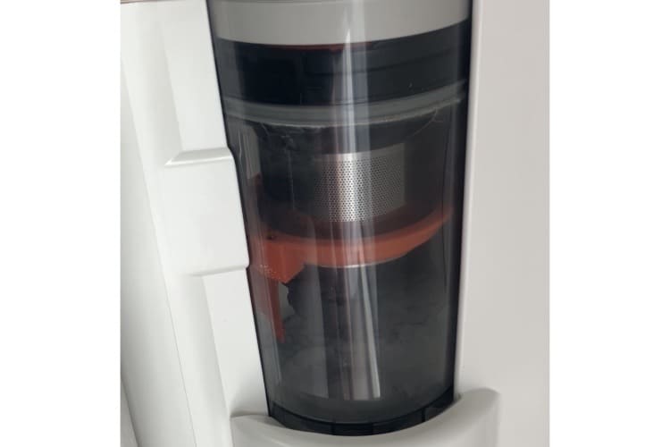 ゴミ捨ての手間が減るUWANT V500コードレス掃除機